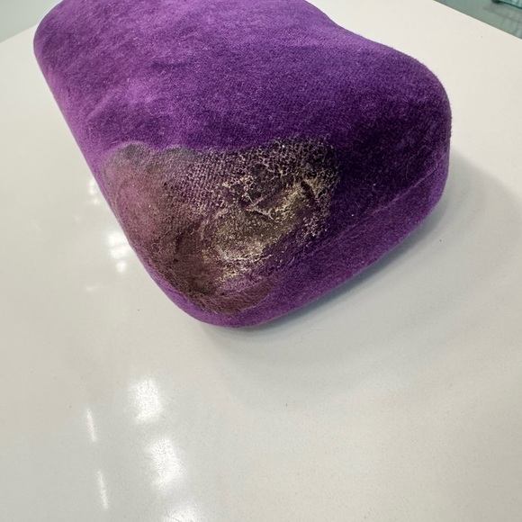 Gucci Women's Matelasse Rounded Cat Eye Sunglasses, Shiny Black, One Size - Picture 4 of 9